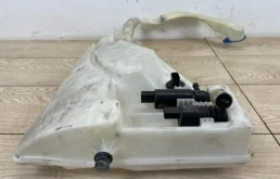 Бачок стеклоомывателя передний для Porsche Cayenne на фотографиях