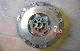 Маховик для Nissan X-Trail 2006 года на фотографиях