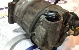 Компрессор кондиционера для Jaguar XF 2013 года на фотографиях