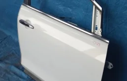 Дверь передняя правая для Mazda CX 7 2006 года на фотографиях