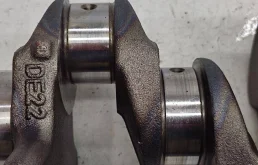 Коленвал для Mercedes-Benz Vito 2002 года на фотографиях