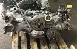 Двигатель без навесного для Subaru Legacy 2018 года на фотографиях