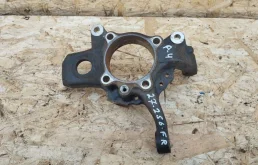 Кулак поворотный правый для Mitsubishi Pajero на фотографиях