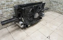 Панель радиатора (телевизор) для BMW X3 на фотографиях