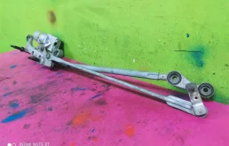 Трапеция стеклоочистителей для Audi Q7 2009 года на фотографиях