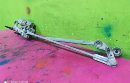 Трапеция стеклоочистителей для Audi Q7 2009 года на фотографиях