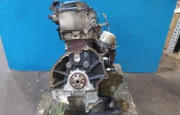 Двигатель без навесного для Nissan Pathfinder 2000 года на фотографиях