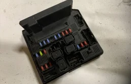 Блок предохранителей под капотом для Nissan Qashqai J10 2006-2013