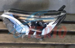 Фары для Toyota RAV4 2018 года на фотографиях