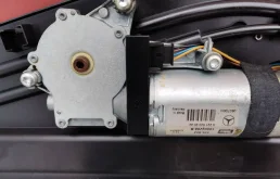 Стекло люка для Mercedes-Benz S class 2007 года на фотографиях