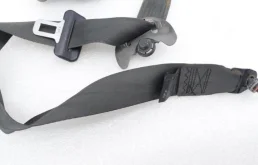 Ремень безопасности передний левый для Kia Rio 2014 года на фотографиях