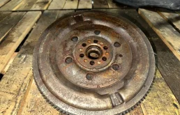 Маховик для Nissan X-Trail 2000 года на фотографиях