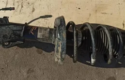 Амортизатор передний левый для Opel Insignia 2016 года на фотографиях