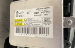 Фара ксенон левая для Volkswagen Touareg 2011 года на фотографиях