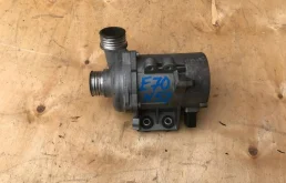 Насос охлаждающей жидкости ДВС(Помпа) для BMW X3 на фотографиях