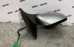 Стекла и зеркала для Volvo C30 2010 года на фотографиях