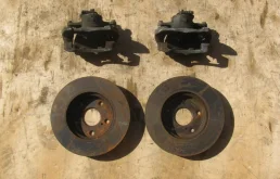 Диски тормозные передние (комплект) для Toyota Corolla 2003 года на фотографиях