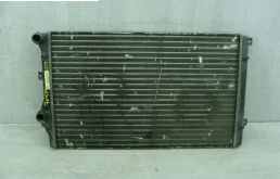 Радиатор охлаждения ДВС для Volkswagen Golf 2011 года на фотографиях