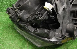 Фара ксенон левая для Skoda Rapid 2014 года на фотографиях