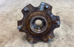 Ступица колеса задняя правая для Mitsubishi Pajero на фотографиях