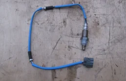 Лямбда-зонд (верхний) для Honda Accord 2003 года на фотографиях