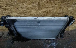 Радиатор охлаждения ДВС для BMW 3er 2002 года на фотографиях