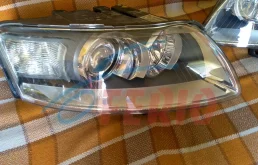 Фара ксенон правая для Volkswagen Touareg I (7L) 2002-2010