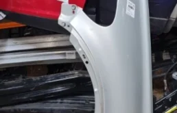 Крыло левое для Volvo C30 на фотографиях