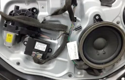 Дверь задняя левая для Volvo XC70 2012 года на фотографиях