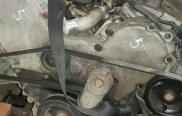 Двигатель без навесного для Chrysler 300C 2005 года на фотографиях