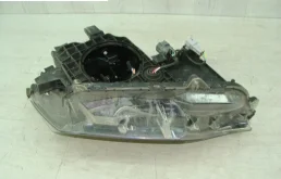 Фара ксенон левая для Toyota RAV4 2021 года на фотографиях