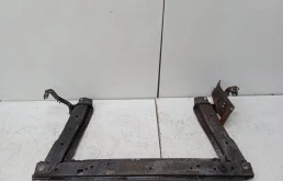 Подрамник двигателя для Renault Megane 2010 года на фотографиях