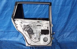 Дверь задняя левая для Subaru Legacy на фотографиях