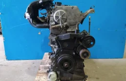 Двигатель без навесного для Nissan X-Trail 2006 года на фотографиях