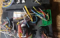 Блок предохранителей под капотом (6500CK) для Peugeot 307 Хэтчбек 5dr 2000-2009