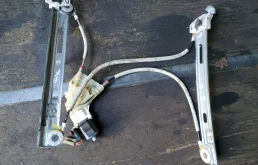 стеклоподъемник левой передней двери для Dodge Caliber 2006-2012