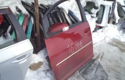 Стекла и зеркала для Volkswagen Touran 2008 года на фотографиях