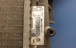 Радиатор охлаждения ДВС для Renault Sandero 2018 года на фотографиях