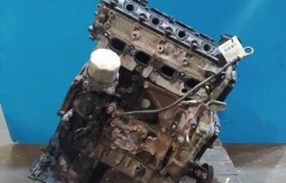 Двигатель без навесного для Nissan Pathfinder 2000 года на фотографиях