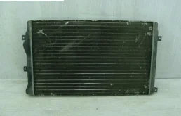 Радиатор охлаждения ДВС для Volkswagen Golf 2011 года на фотографиях