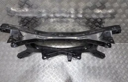 Подрамник двигателя для Toyota Corolla 2024 года на фотографиях