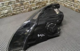 Фара правая для Audi Q7 2013 года на фотографиях