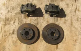 Диски тормозные передние (комплект) для Toyota Corolla 2003 года на фотографиях