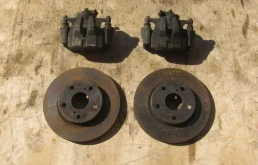 Диски тормозные передние (комплект) для Toyota Corolla 2003 года на фотографиях