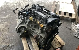 Двигатель без навесного для Volvo C30 2011 года на фотографиях