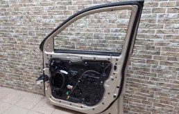 Двери для Jeep Grand Cherokee 2017 года на фотографиях