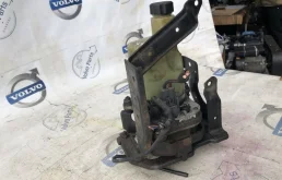 Насос ГУР для Volvo C30 2011 года на фотографиях