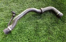 Патрубок радиатора верхний для BMW X3 2009 года на фотографиях