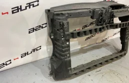 Панель радиатора (телевизор) для Volkswagen Golf 2005 года на фотографиях