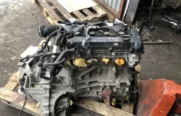 Двигатель без навесного для Volvo C30 2011 года на фотографиях